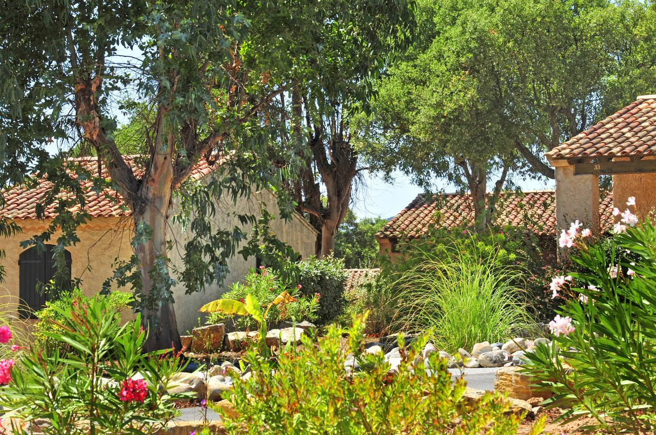 Hotel Vtf Le Castelet Saint Aygulf Exterior foto